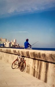 Pescador en el Malecón de La Habana