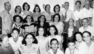 Una familia cubana celebra el fin de la guerra