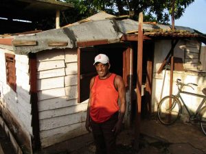 Residentes del barrio de Artemisa, Pueblo Nuevo, que me ayudaron a investigar para un capítulo de mi libro, <em>Visiones del poder en Cuba</em>. Los conocí a ellos y a muchos otros gracias a la generosidad y previsión de mi querida amiga e intelectual local Berta Martínez Paez - 2004