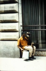 Músico callejero ciego en la calle Obispo, La Habana Vieja - 1997